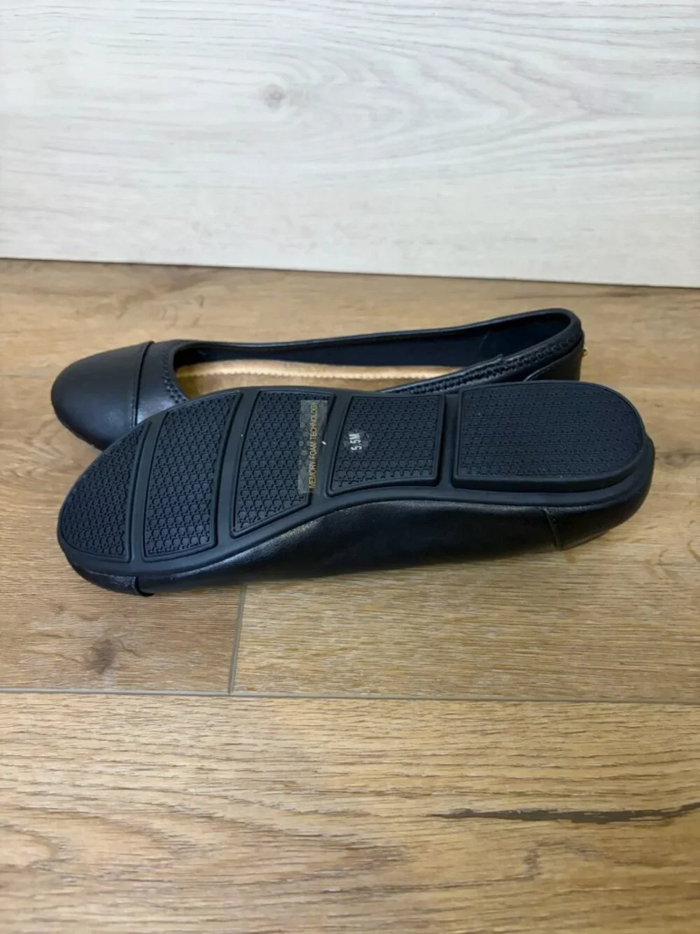 Giani Bernini Women's Taylee Memory Foam Cap Toe Ballet Flats Size 5.5M